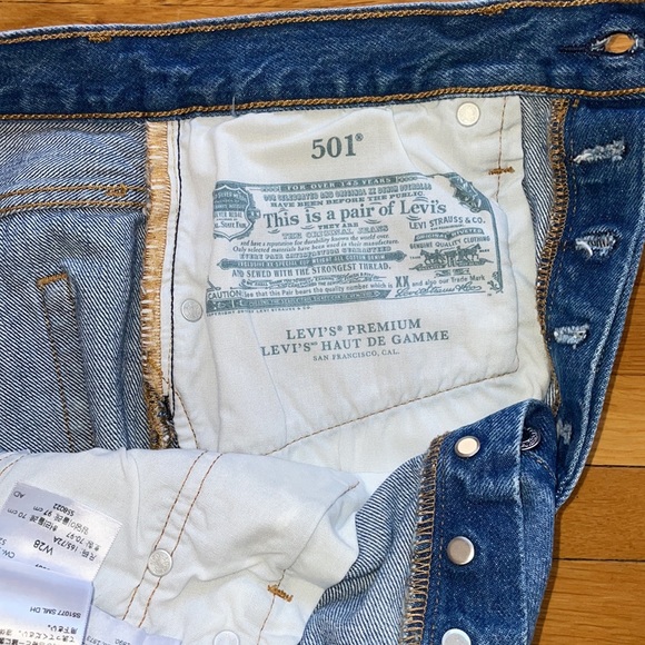 Levi’s 501 Button Fly High Rise Shorts - Picture 6 of 11